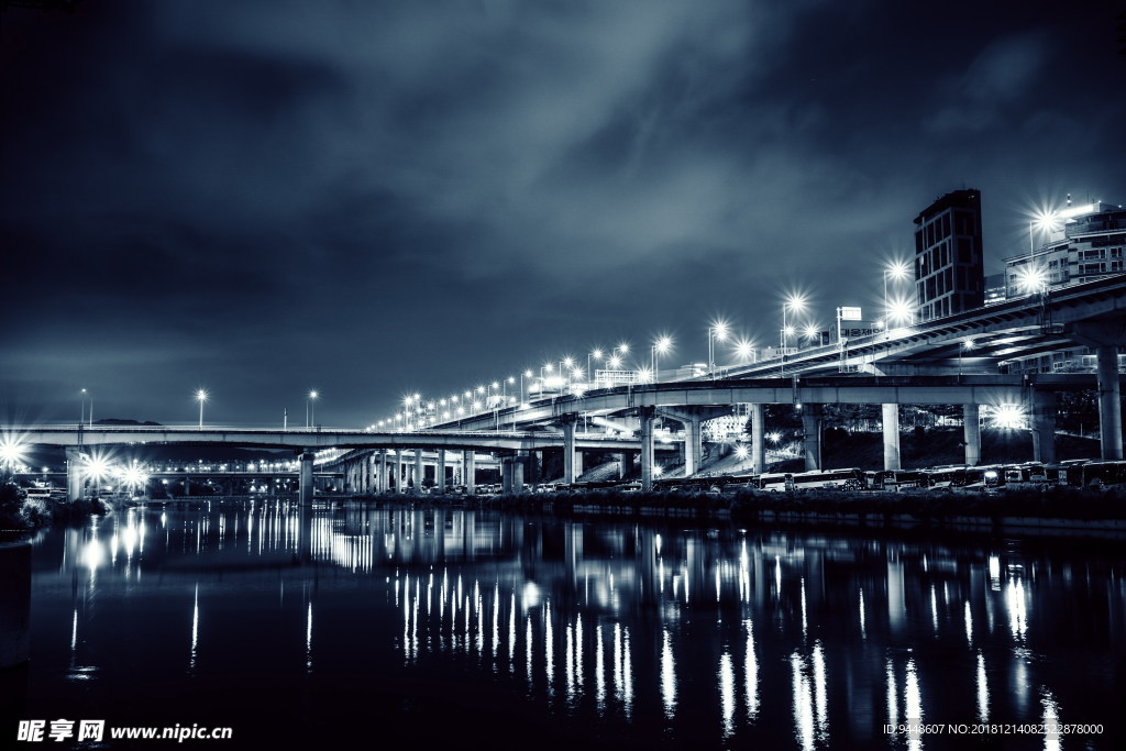 城市大桥灯光夜景图片
