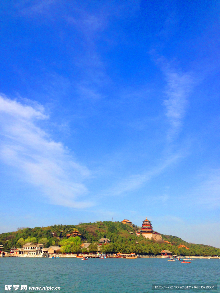 藍(lán)天下的頤和園美景