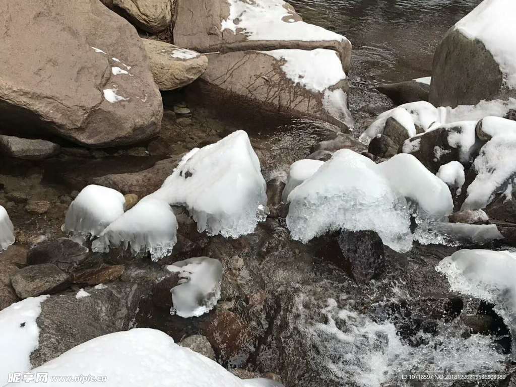 深山雪景