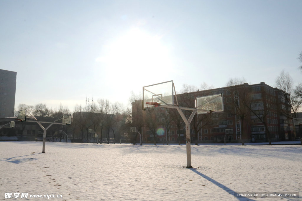雪地籃球場