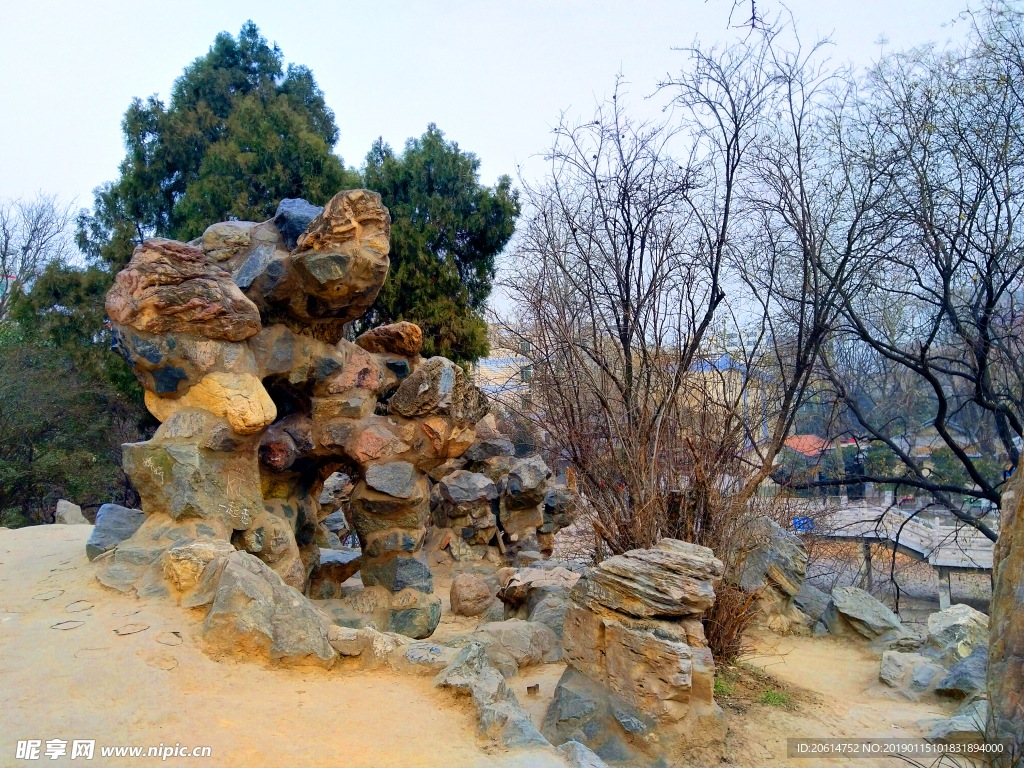公園假山風景