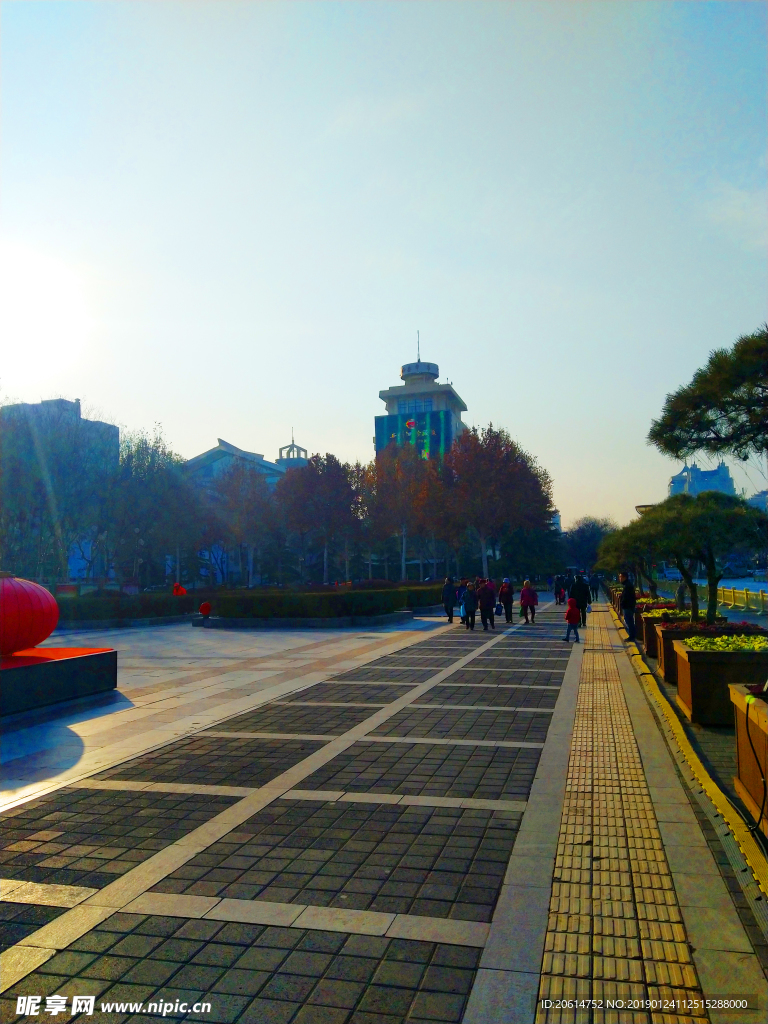 日暮下的城市廣場