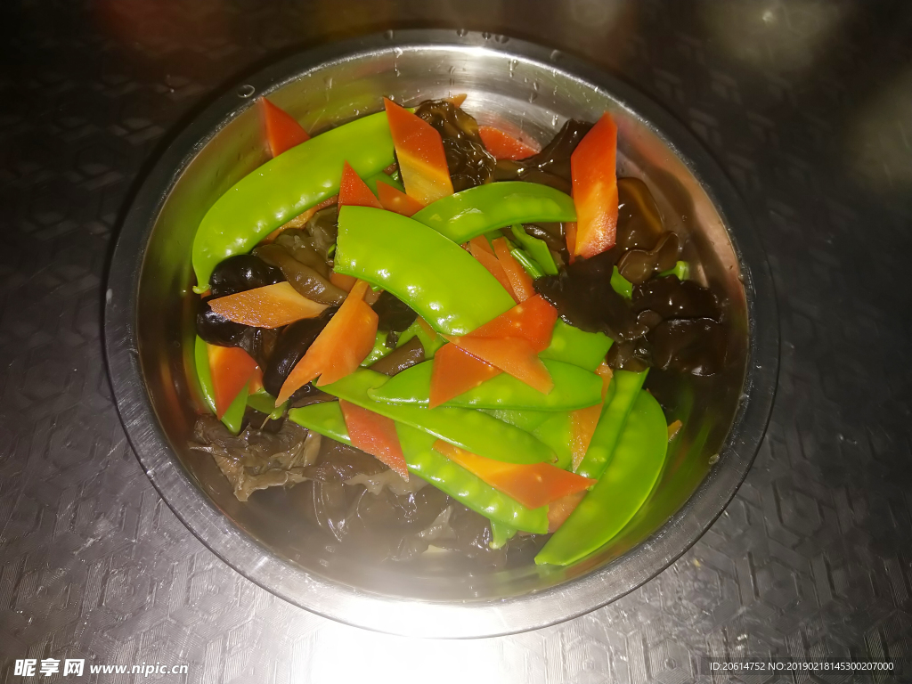 豆角伴木耳