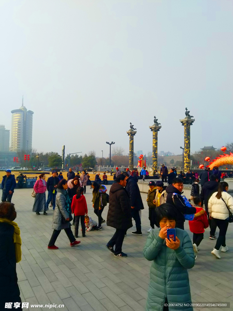 人來人往的廣場