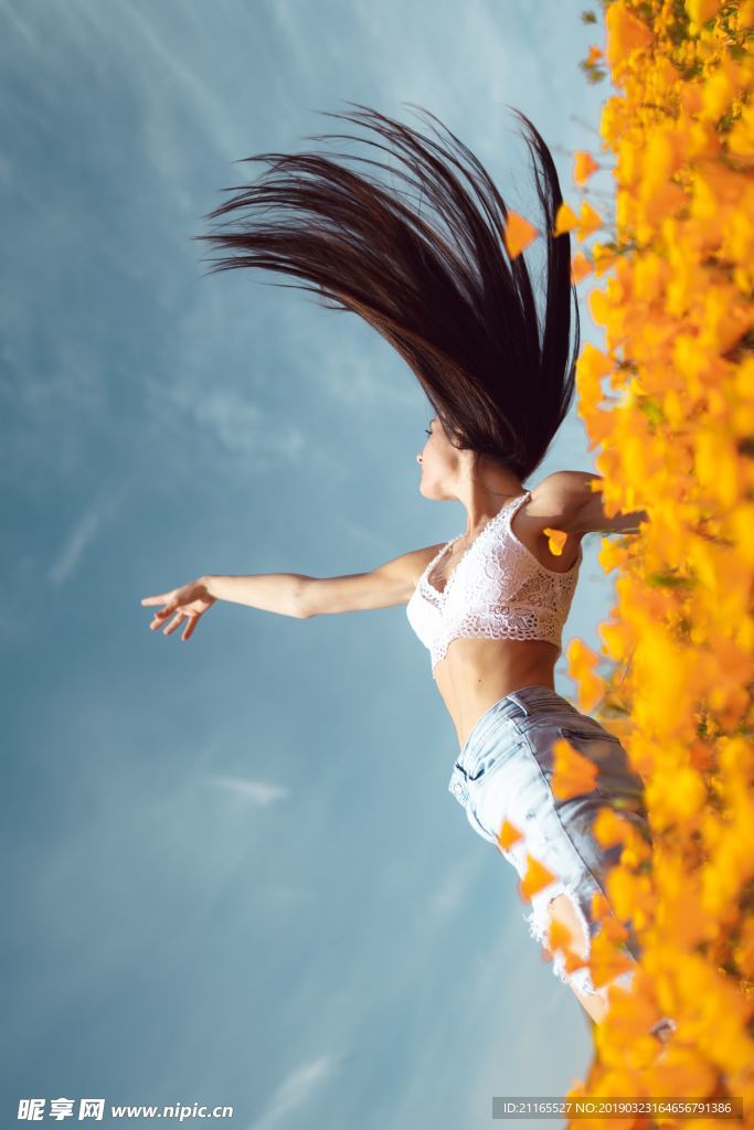 悅動的花海少女鮮花