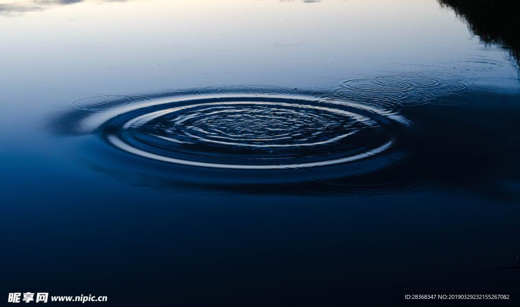水注 水濺起