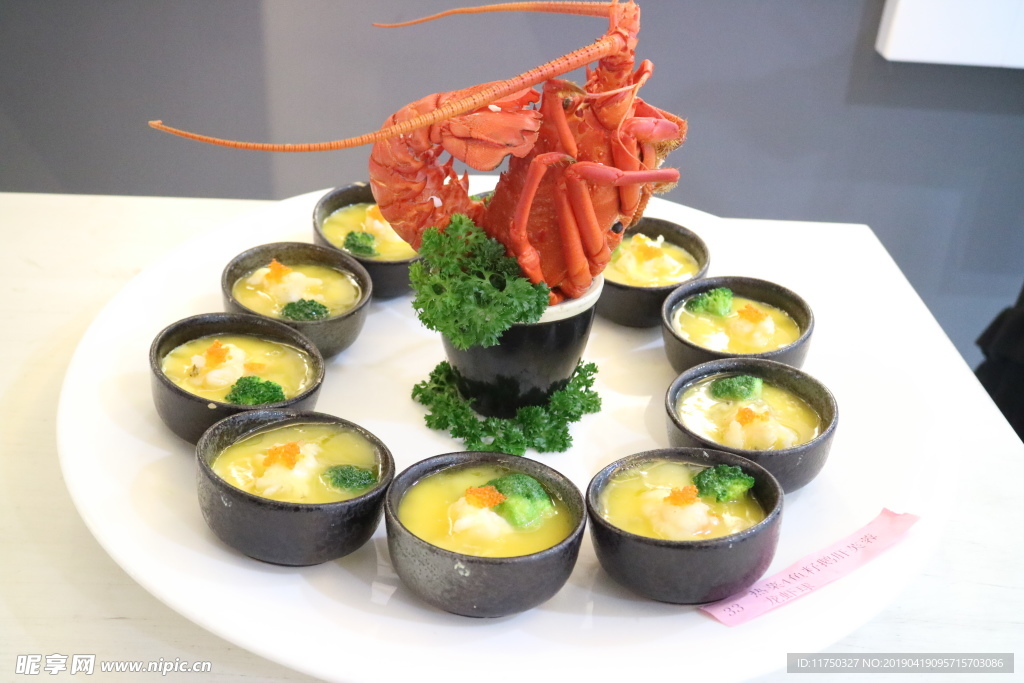 魚(yú)籽鵝肝芙蓉龍蝦球