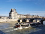 巴黎塞纳河上的游船