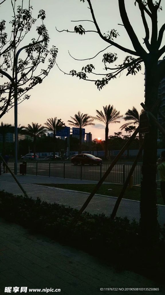 夕陽(yáng)西下