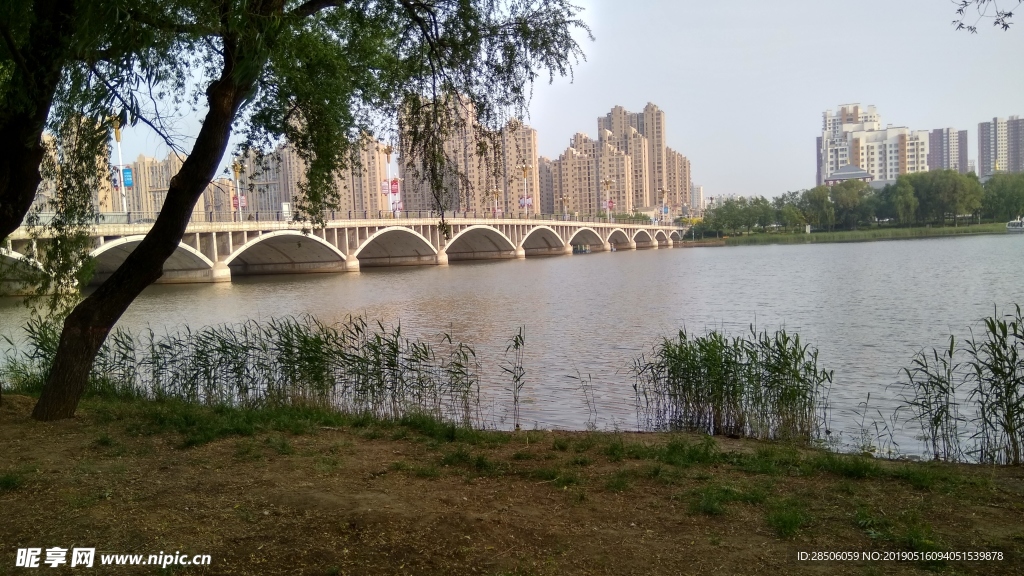 北河風(fēng)光