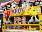 商场超市货架设计细节品牌巧克力