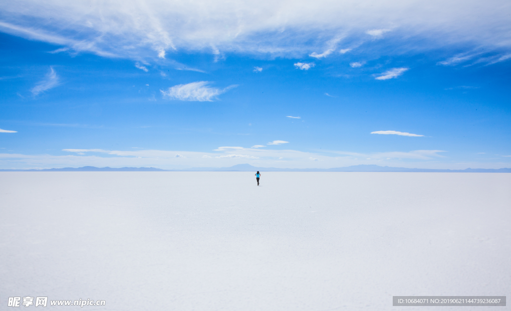 大氣藍天冰面人物背景