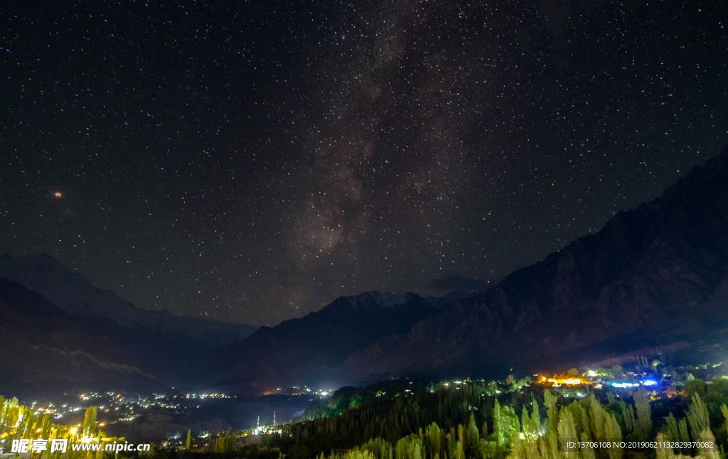 山峰星空