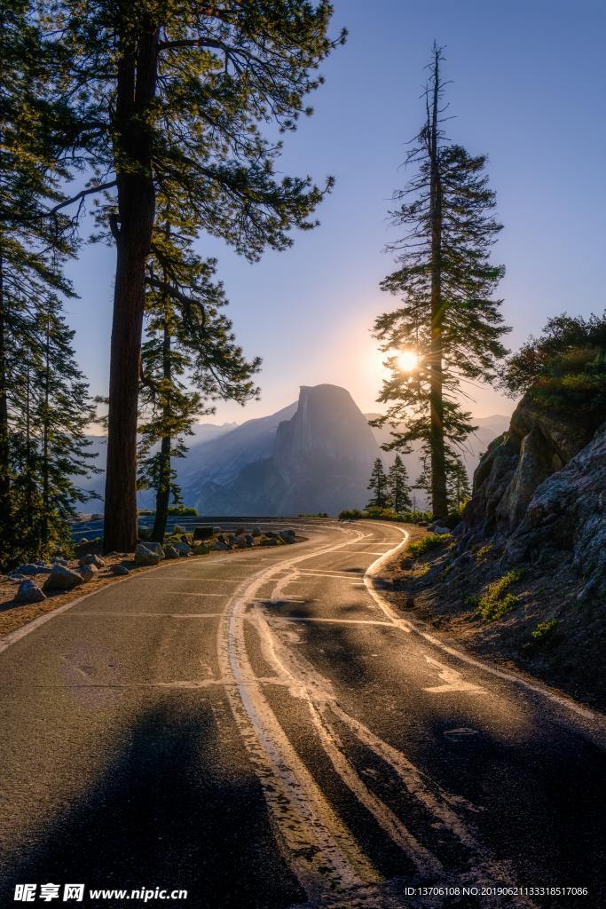 山間道路