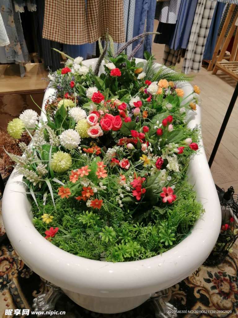 浴缸里的花