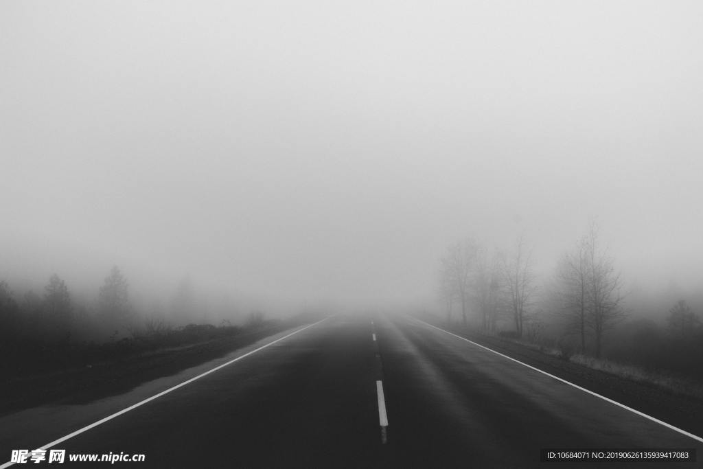朦朧的高速公路