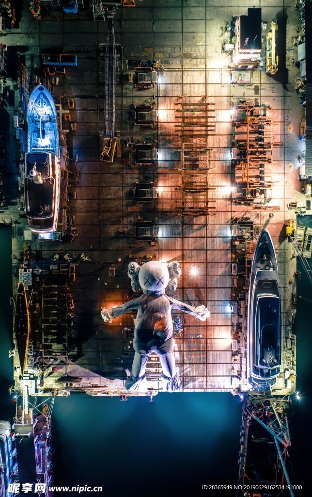 Kaws展示
