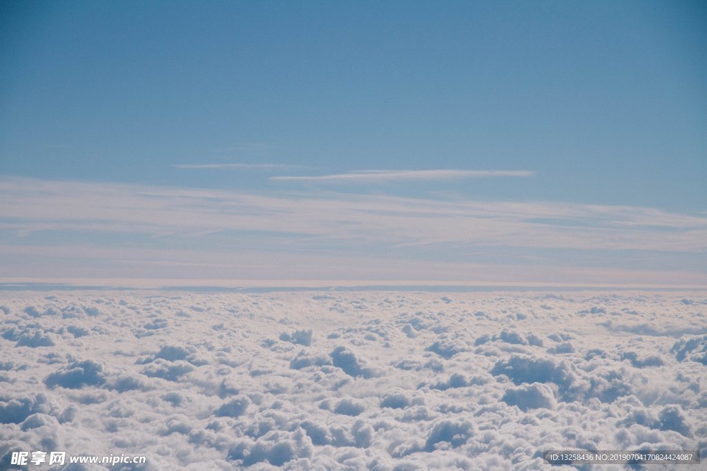 天空白云