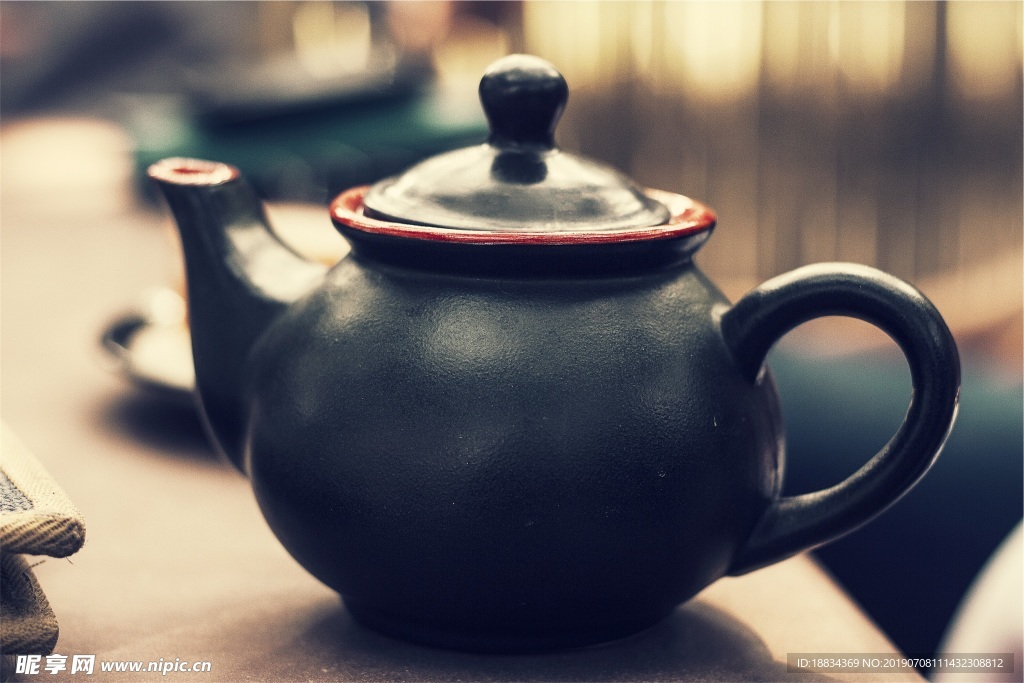 古典瓷器茶壶