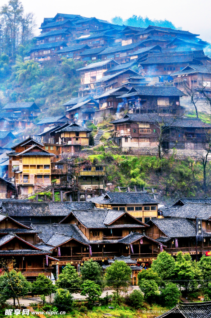 貴州千戶苗寨風(fēng)景炊煙山莊美景