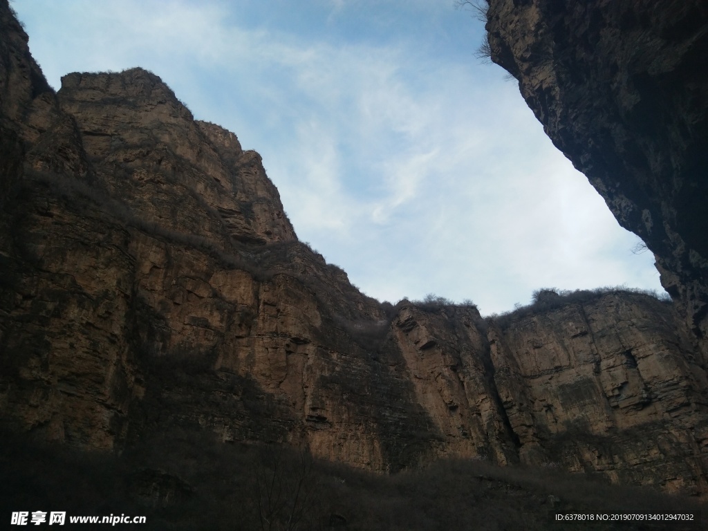 山谷 大山 天空 白云 藍天