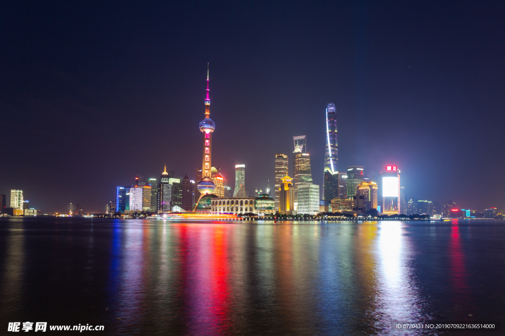 上海陆家嘴商业区夜景