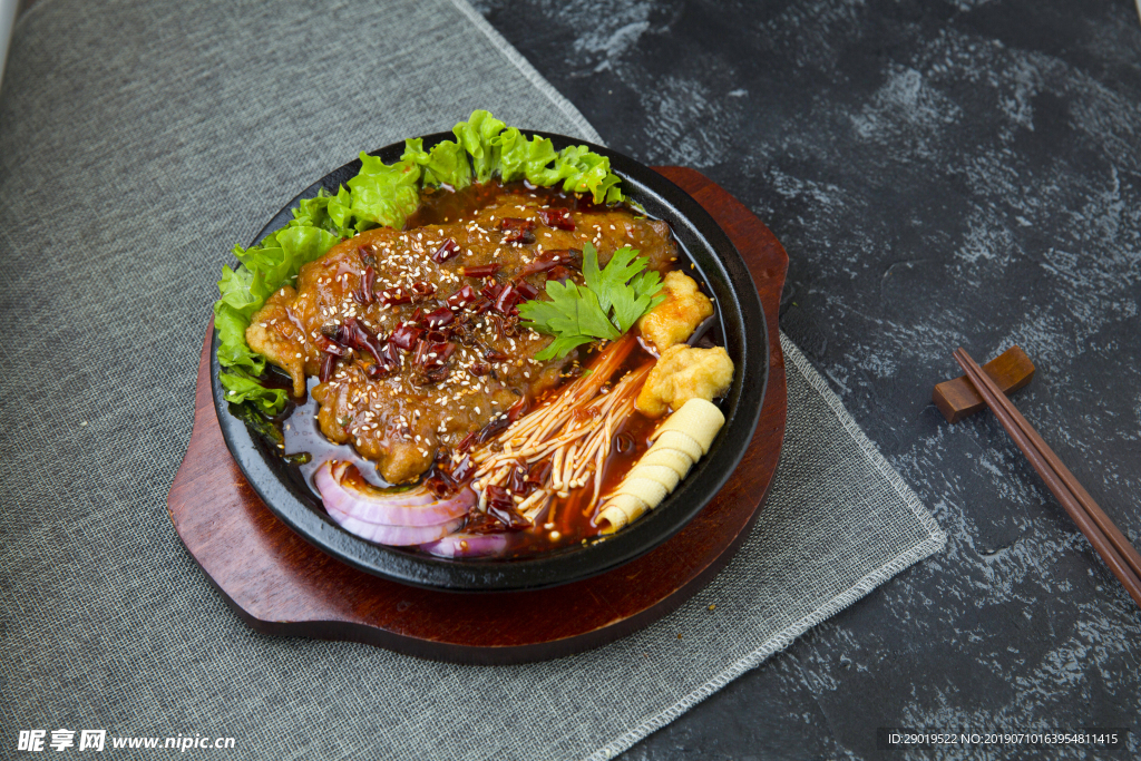 香辣鐵板烤魚(yú)飯