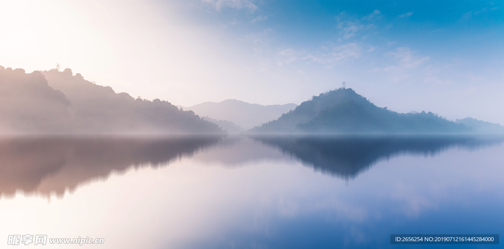 唯美地平線湖水湖面