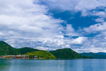 云南自然风景蓝天白云下的泸沽湖