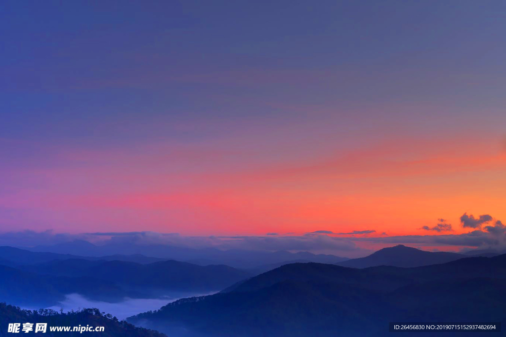 天空 山