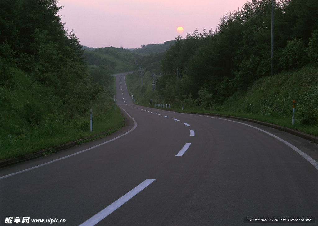 道路 瀝青路 樹林 郊區(qū) 彎道