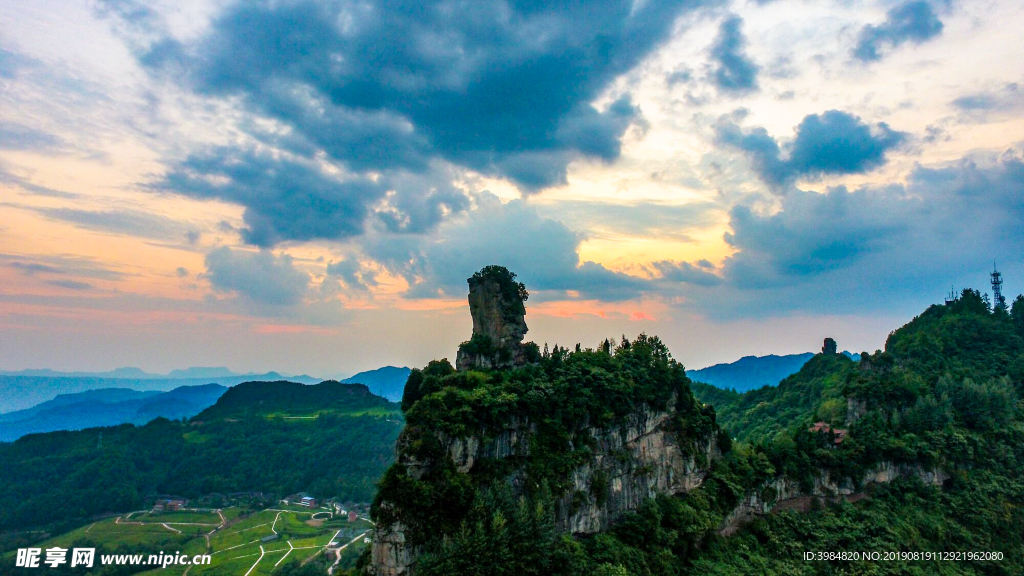 摩圍山