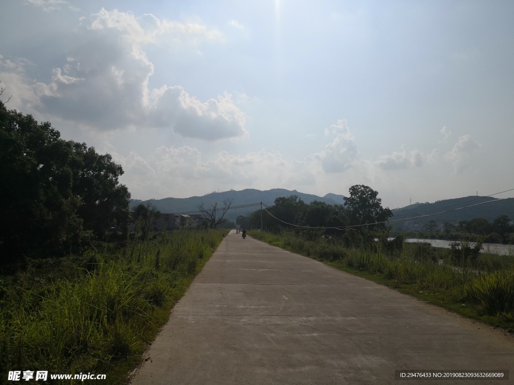 龍南河邊路