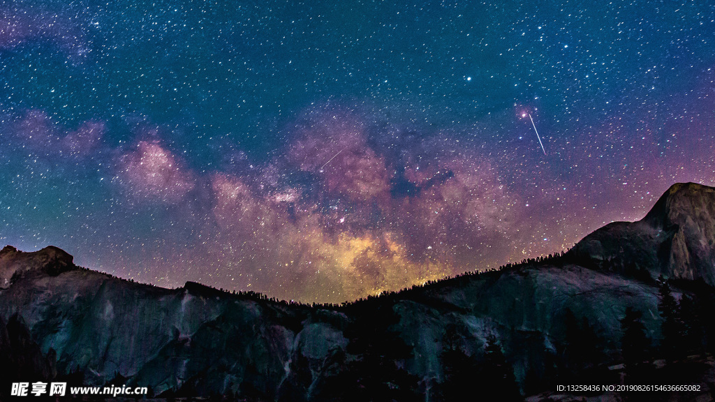 群山星空
