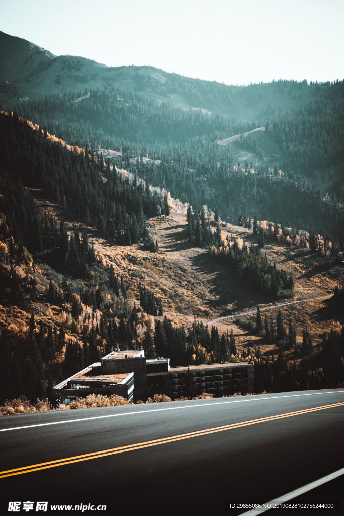 高速公路大自然风景