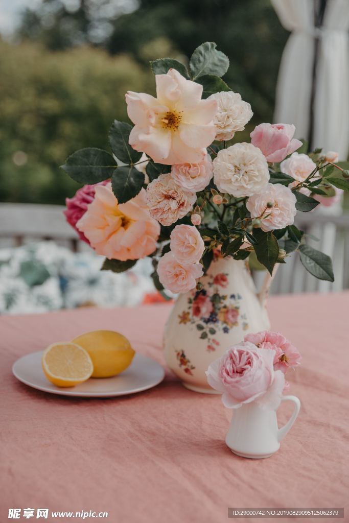 小花 餐桌 柠檬 花束