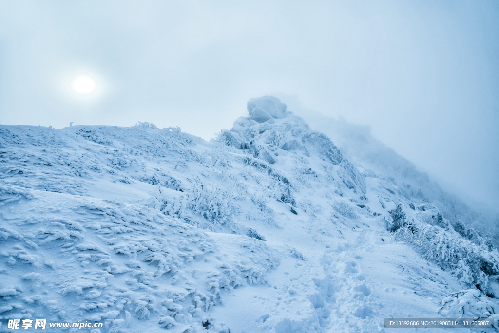 冬日 山頂 積雪 雪峰