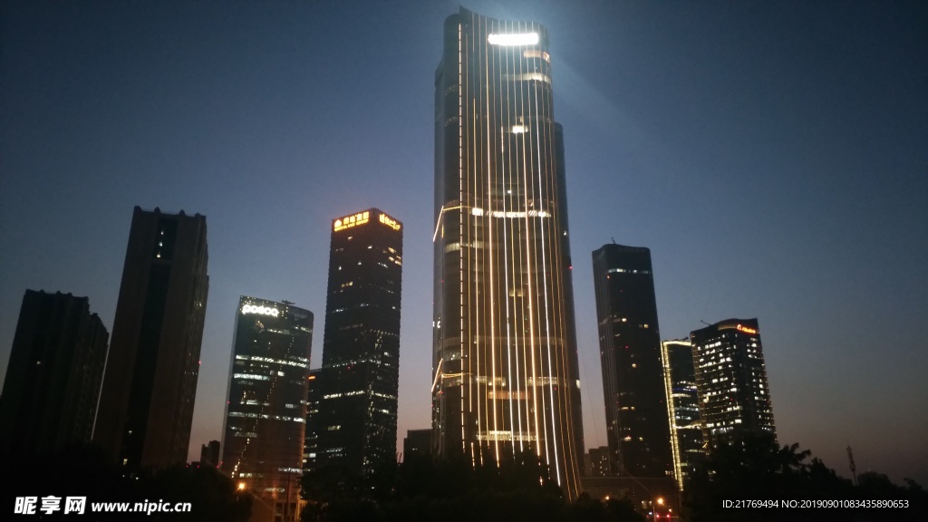 夜晚樓房