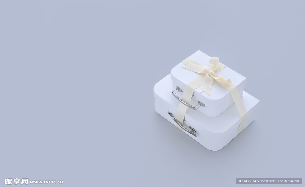 精美白色礼盒