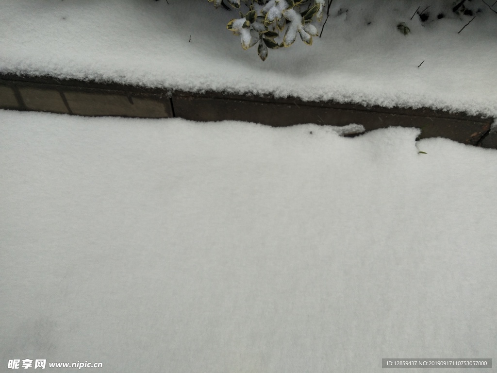 干凈厚雪