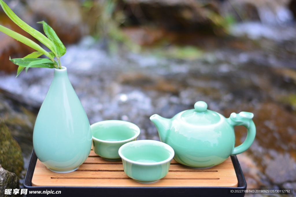 溪水  茶  茶壶   壶具