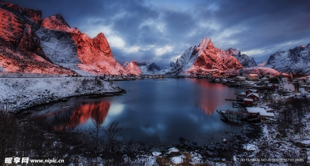 群山河邊風景冬天
