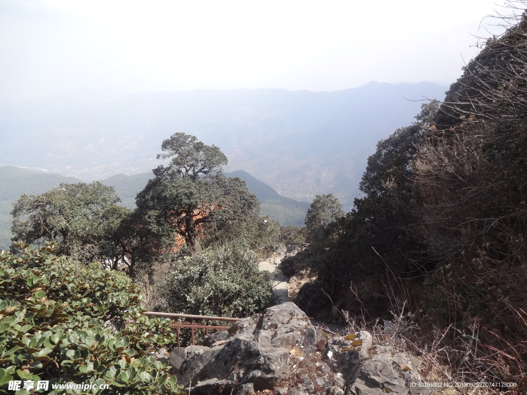 賓川雞足山
