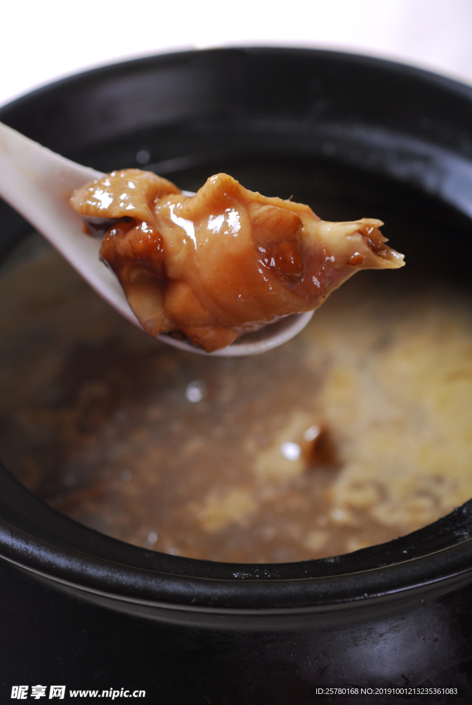 野生菌煨土雞