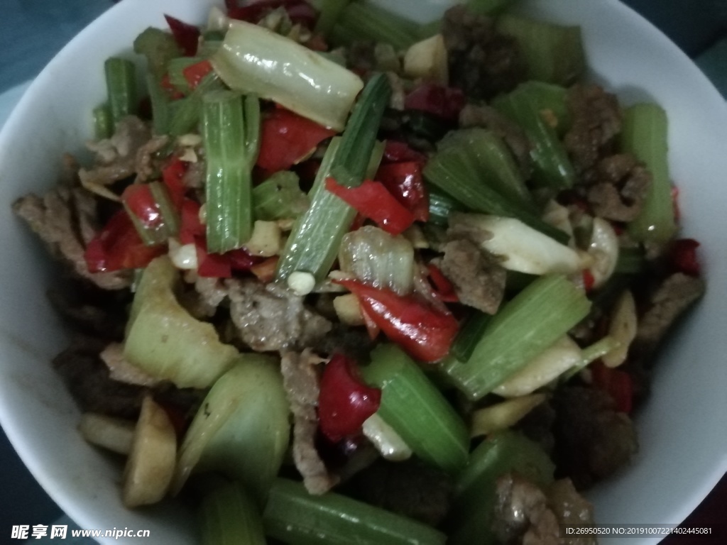 芹菜炒肉