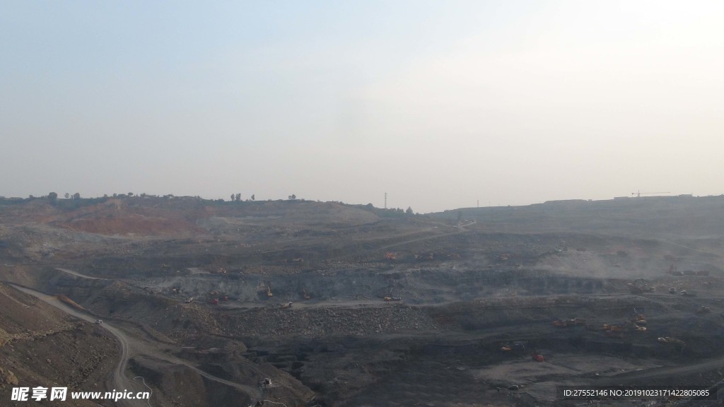 露天煤矿生产现场