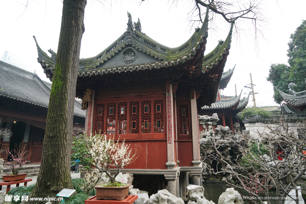 上海豫园的园林建筑亭子