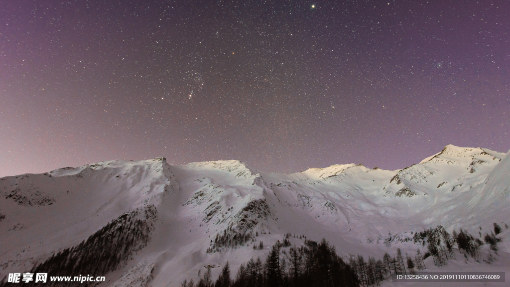 群山天空星空夜景