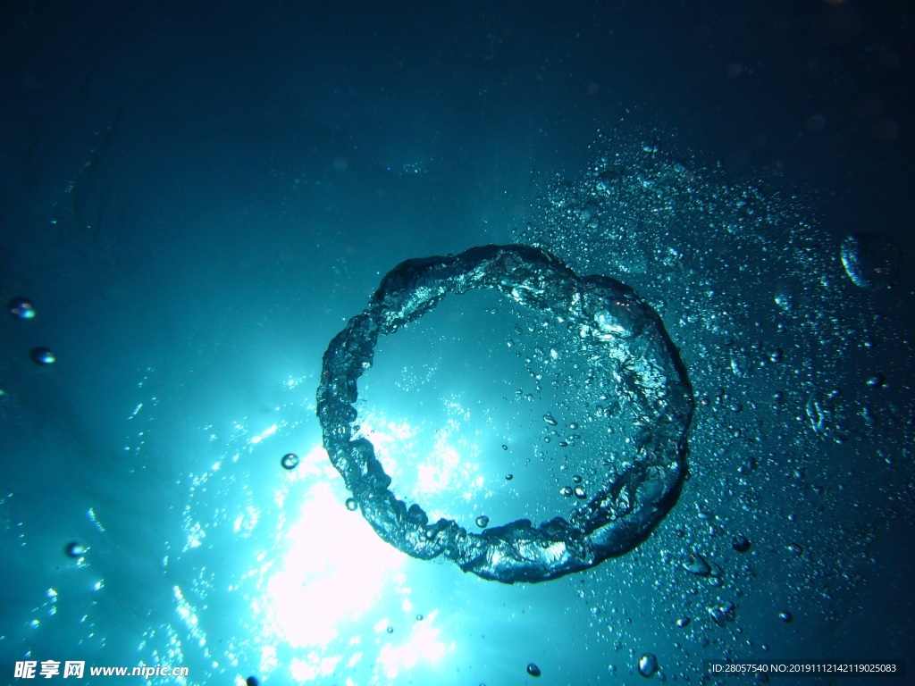 深邃海水 透明的水泡 图片