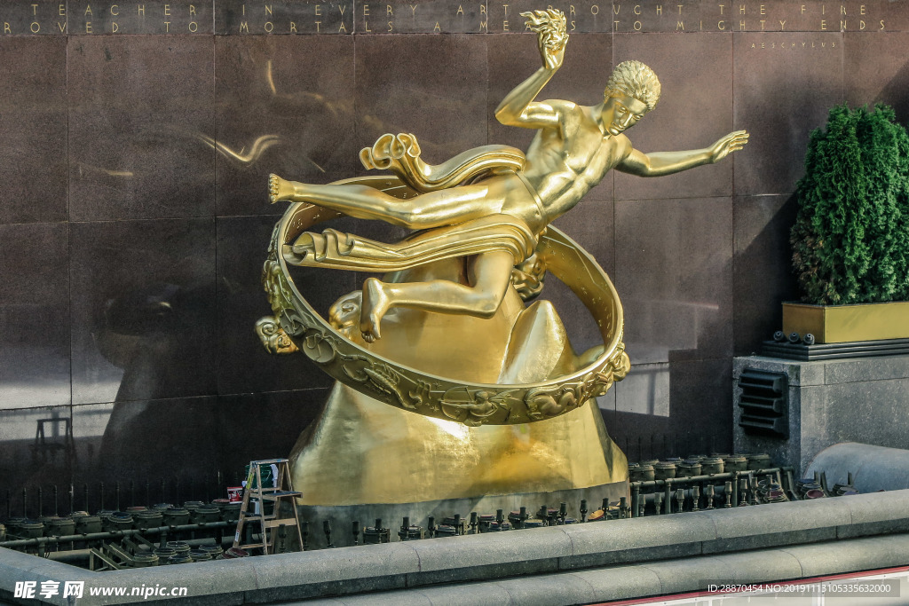 洛克菲勒中心的金雕像